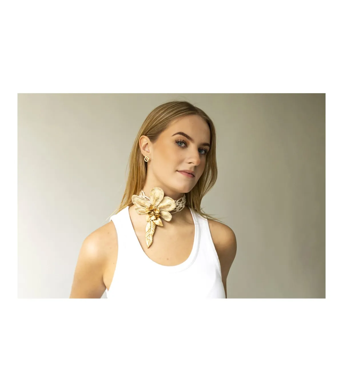 Collar Choker Flor-Salvador Bachiller Hot